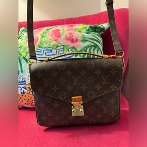 Louis Vuitton Monogram Pochette Métis